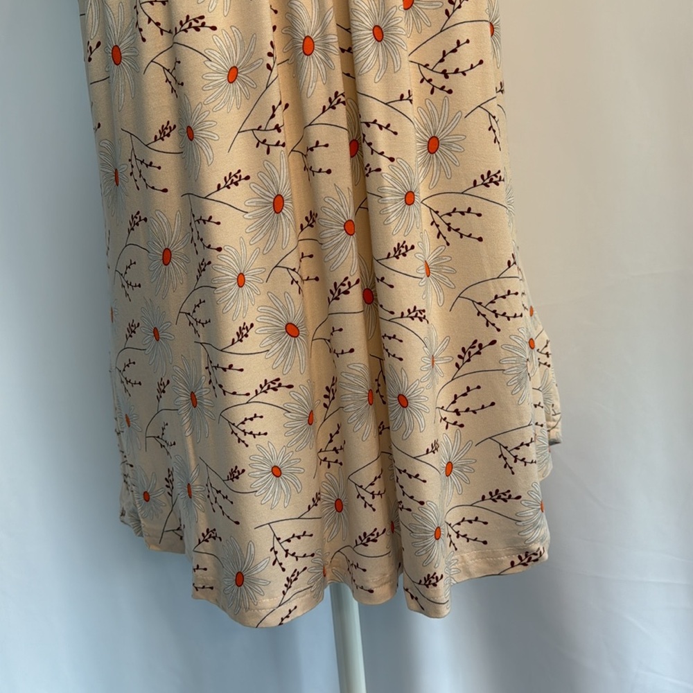❤️3/$30 Longyuan Daisy Tank - Picture 3 of 7